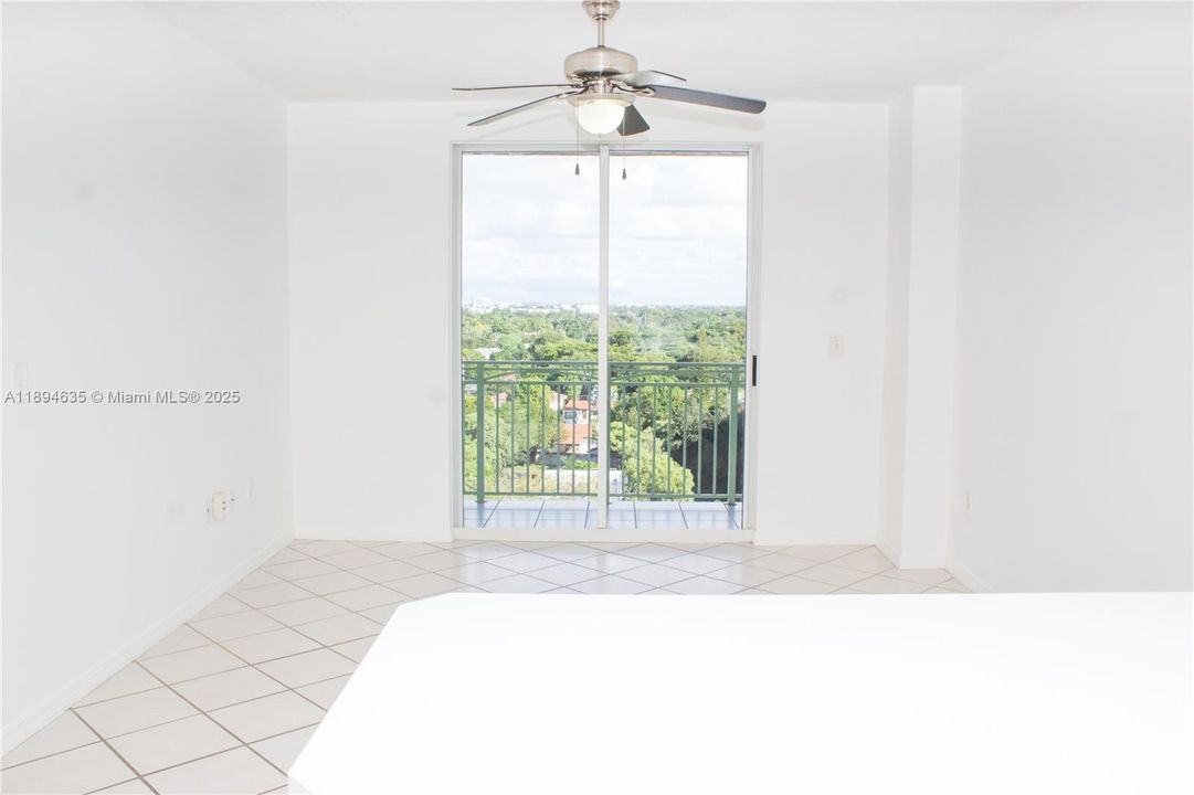 Active With Contract: $2,100 (1 beds, 1 baths, 615 Square Feet)