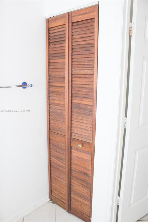 Active With Contract: $2,100 (1 beds, 1 baths, 615 Square Feet)