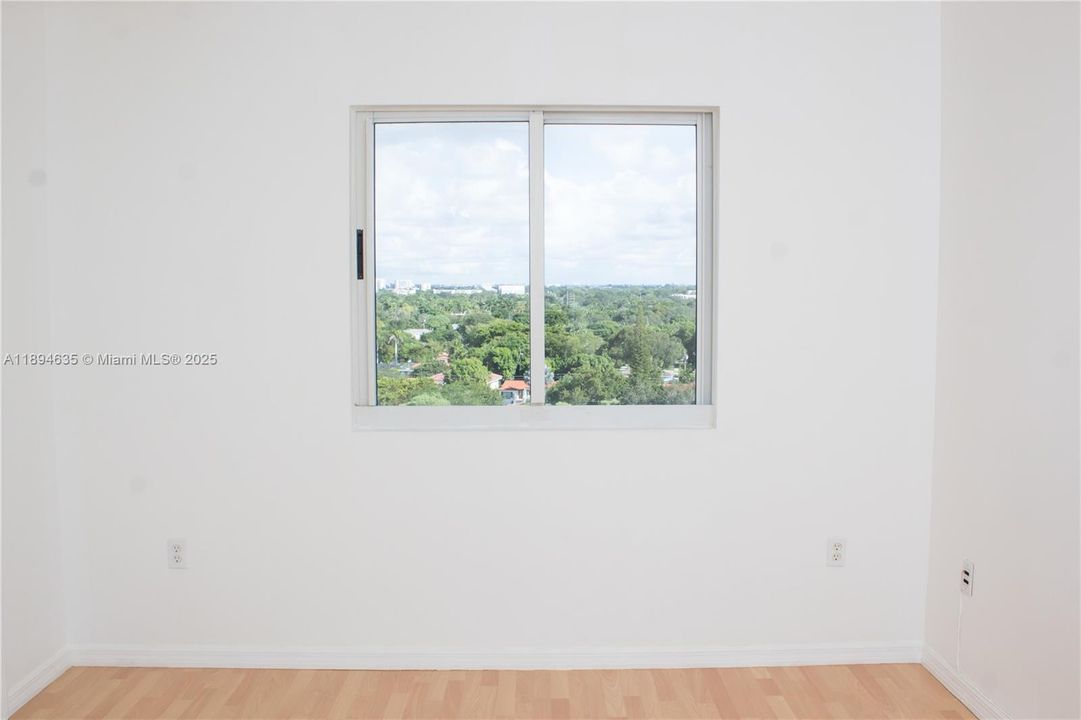 Active With Contract: $2,100 (1 beds, 1 baths, 615 Square Feet)