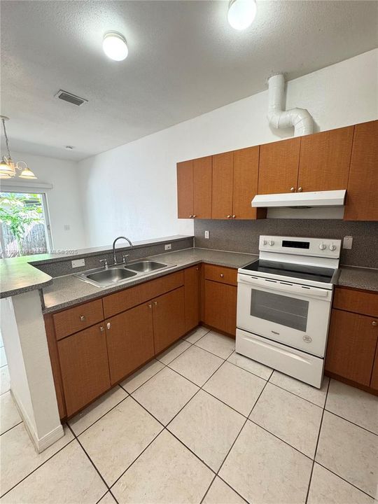 For Rent: $2,100 (2 beds, 2 baths, 1000 Square Feet)