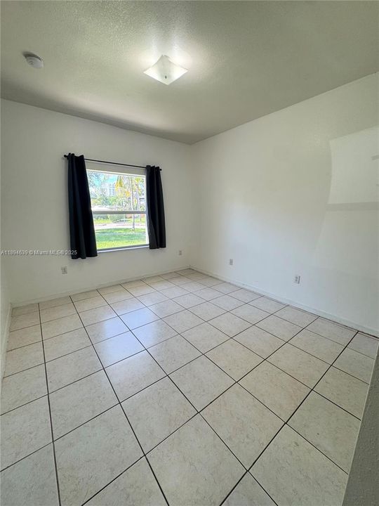 For Rent: $2,100 (2 beds, 2 baths, 1000 Square Feet)