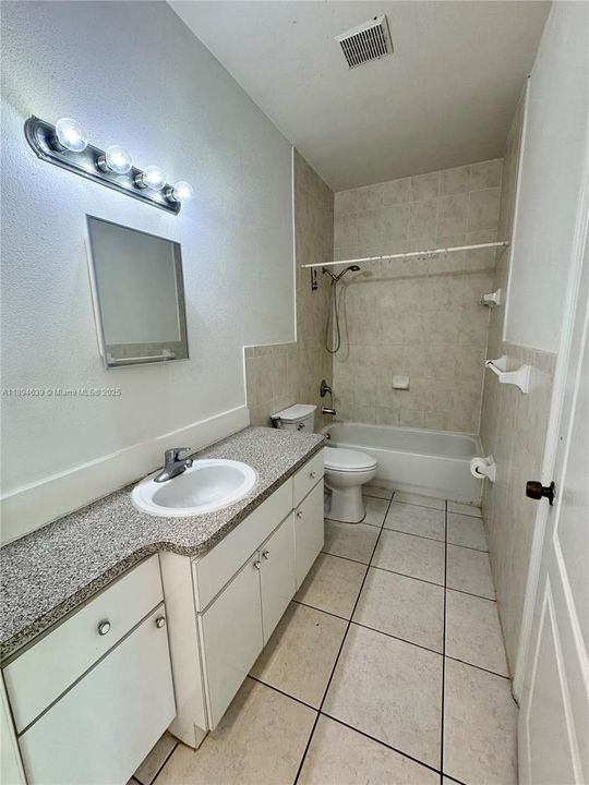 For Rent: $2,100 (2 beds, 2 baths, 1000 Square Feet)