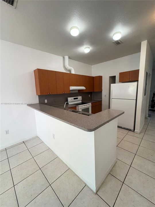 For Rent: $2,100 (2 beds, 2 baths, 1000 Square Feet)