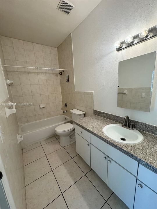 For Rent: $2,100 (2 beds, 2 baths, 1000 Square Feet)