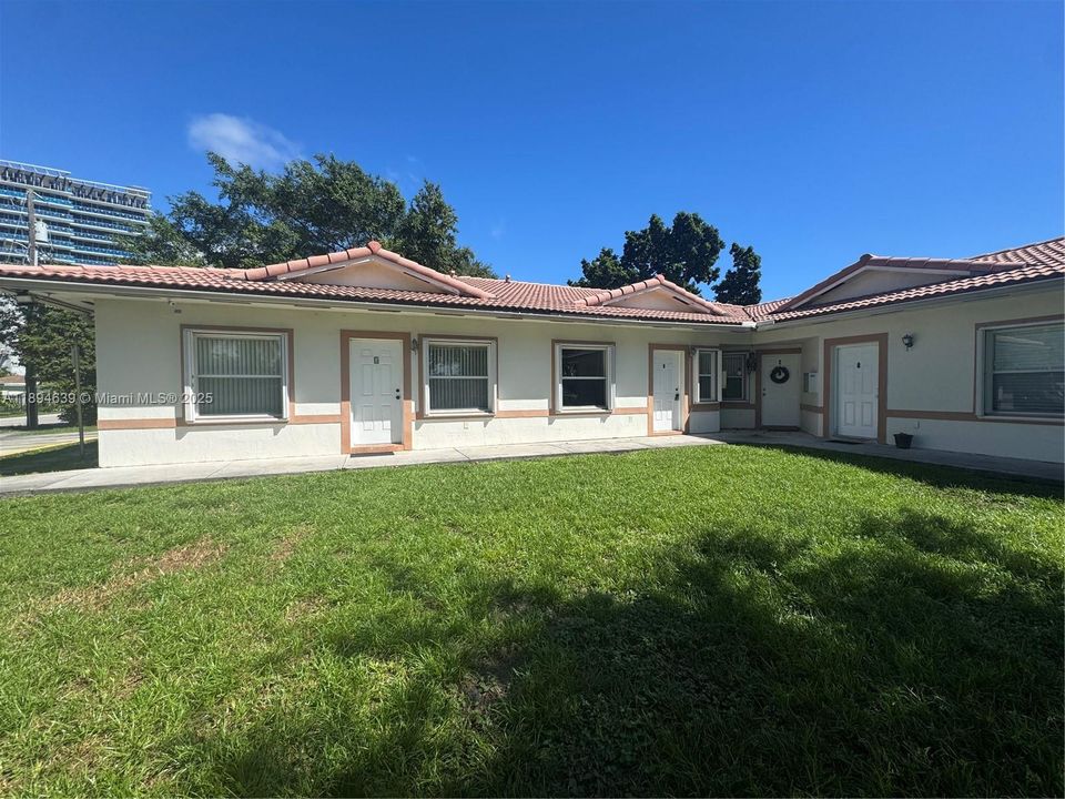 For Rent: $2,100 (2 beds, 2 baths, 1000 Square Feet)