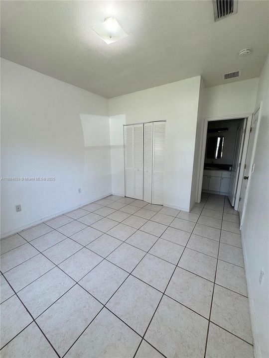For Rent: $2,100 (2 beds, 2 baths, 1000 Square Feet)