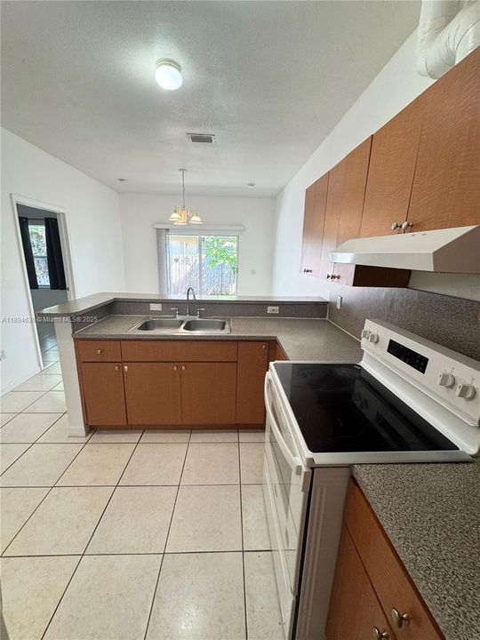 For Rent: $2,100 (2 beds, 2 baths, 1000 Square Feet)