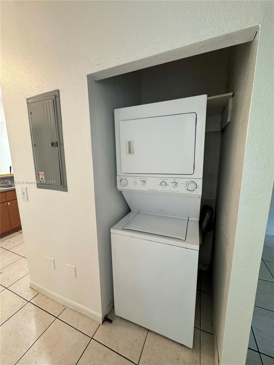 For Rent: $2,100 (2 beds, 2 baths, 1000 Square Feet)