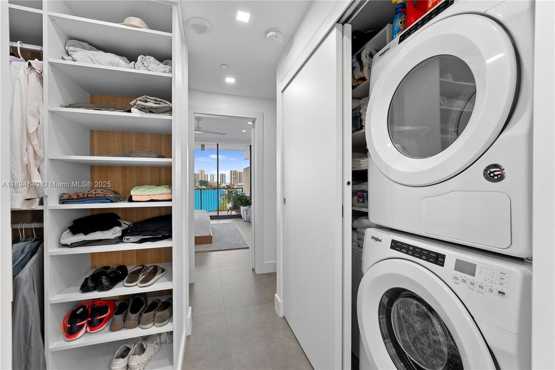 待售: $1,575,000 (1 贝兹, 2 浴室, 1030 平方英尺)