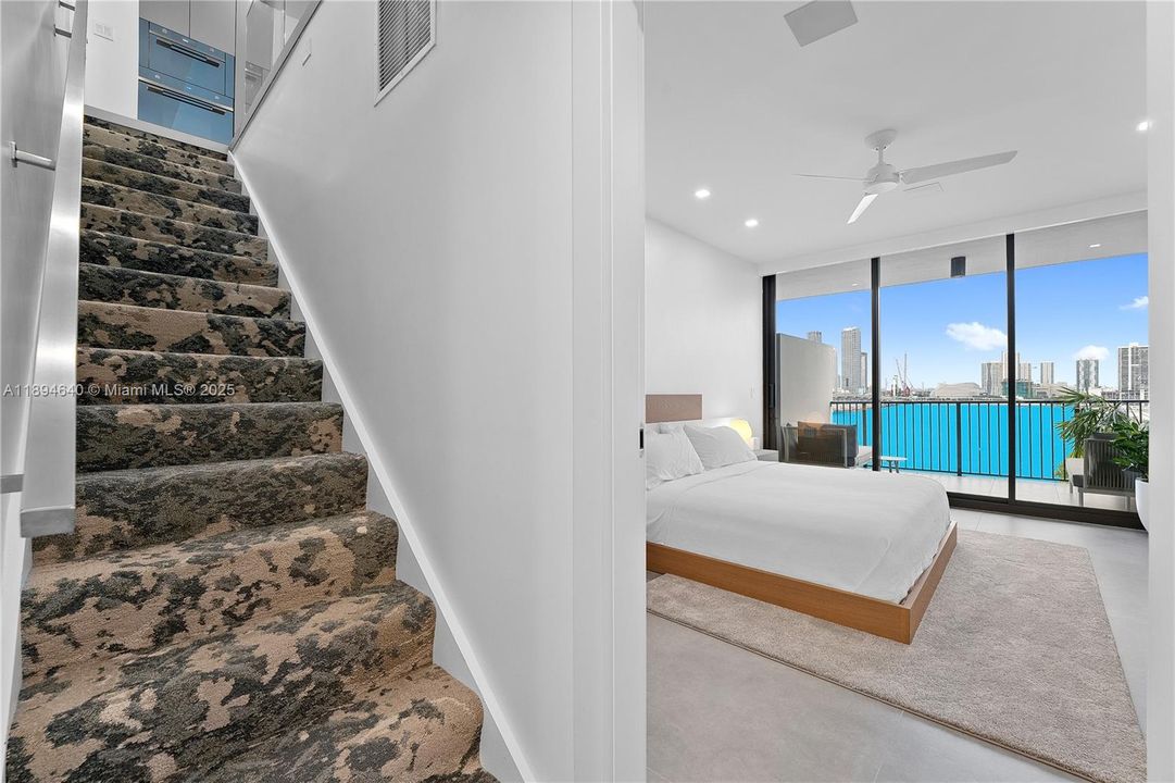 待售: $1,575,000 (1 贝兹, 2 浴室, 1030 平方英尺)