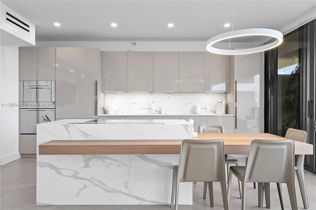 待售: $1,575,000 (1 贝兹, 2 浴室, 1030 平方英尺)