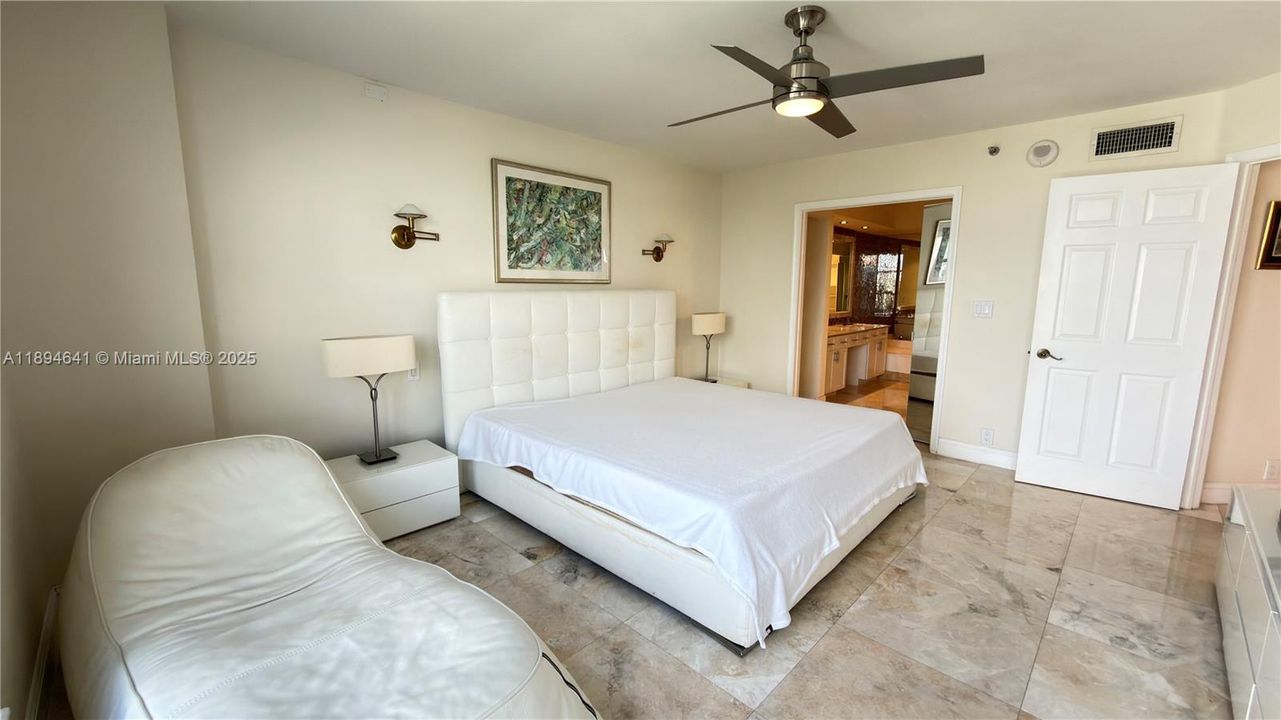 Recently Rented: $3,700 (2 beds, 2 baths, 1365 Square Feet)