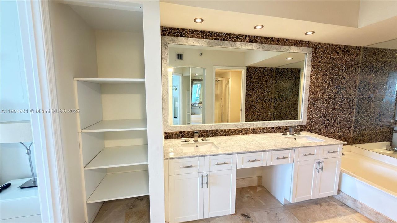 Recently Rented: $3,700 (2 beds, 2 baths, 1365 Square Feet)