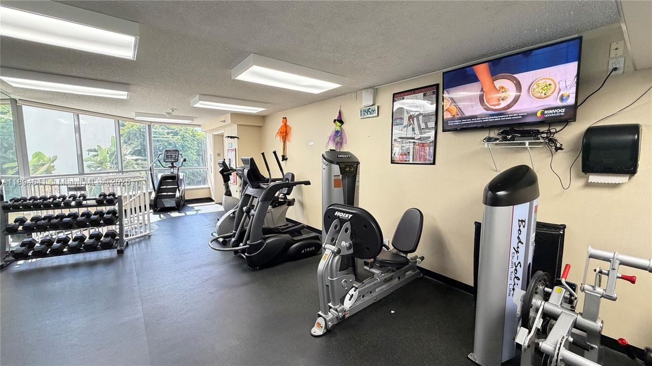 Recently Rented: $3,700 (2 beds, 2 baths, 1365 Square Feet)