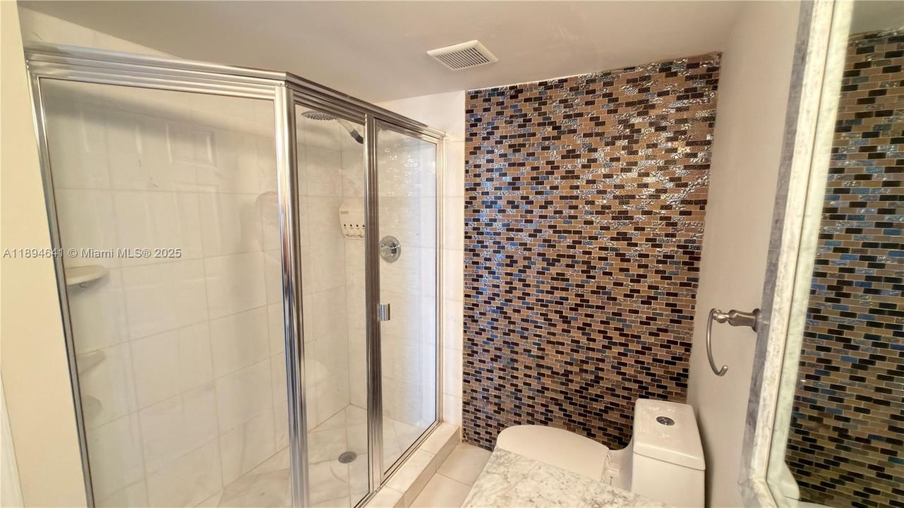 Recently Rented: $3,700 (2 beds, 2 baths, 1365 Square Feet)