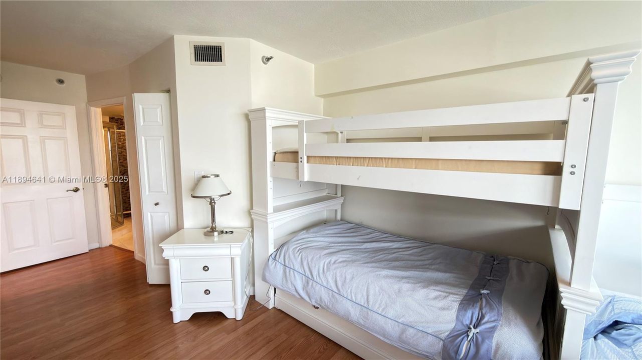 Recently Rented: $3,700 (2 beds, 2 baths, 1365 Square Feet)