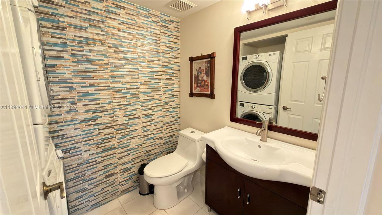 Recently Rented: $3,700 (2 beds, 2 baths, 1365 Square Feet)