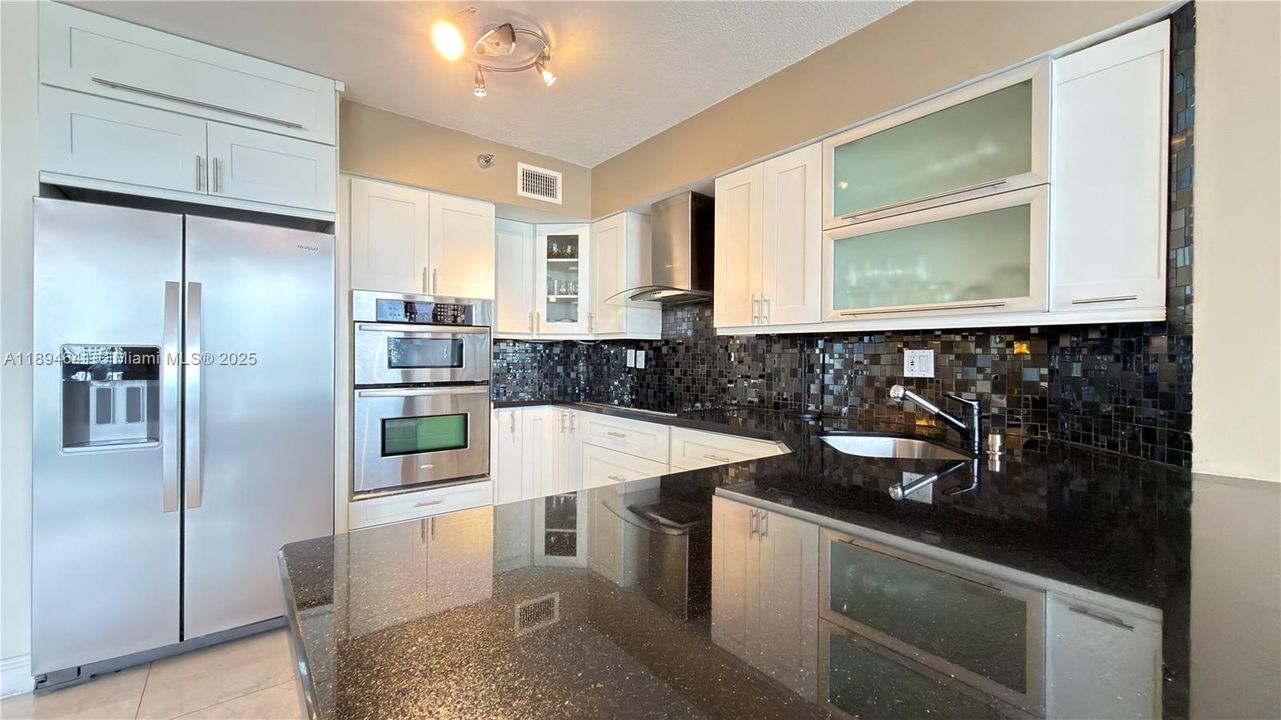 Recently Rented: $3,700 (2 beds, 2 baths, 1365 Square Feet)