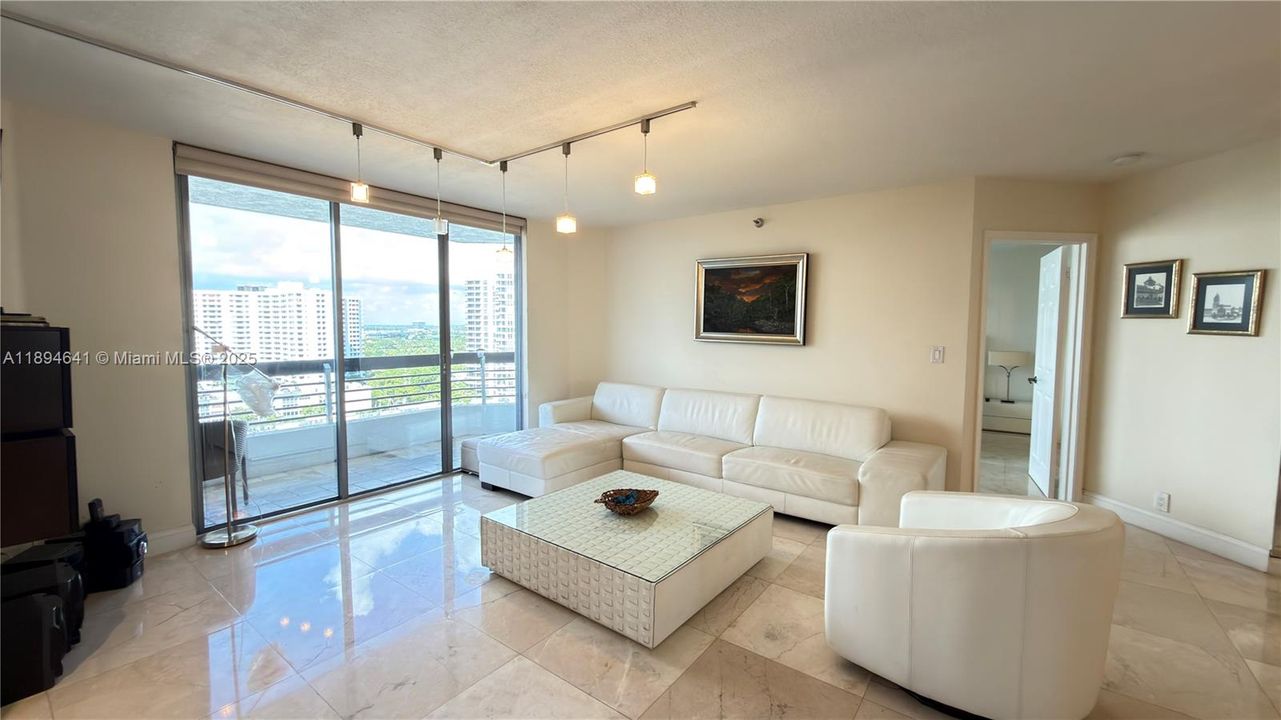 Recently Rented: $3,700 (2 beds, 2 baths, 1365 Square Feet)