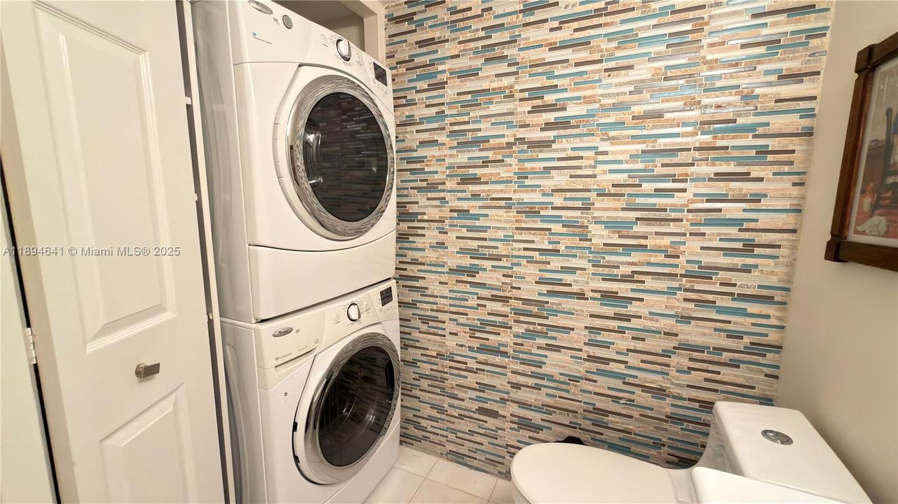 Recently Rented: $3,700 (2 beds, 2 baths, 1365 Square Feet)