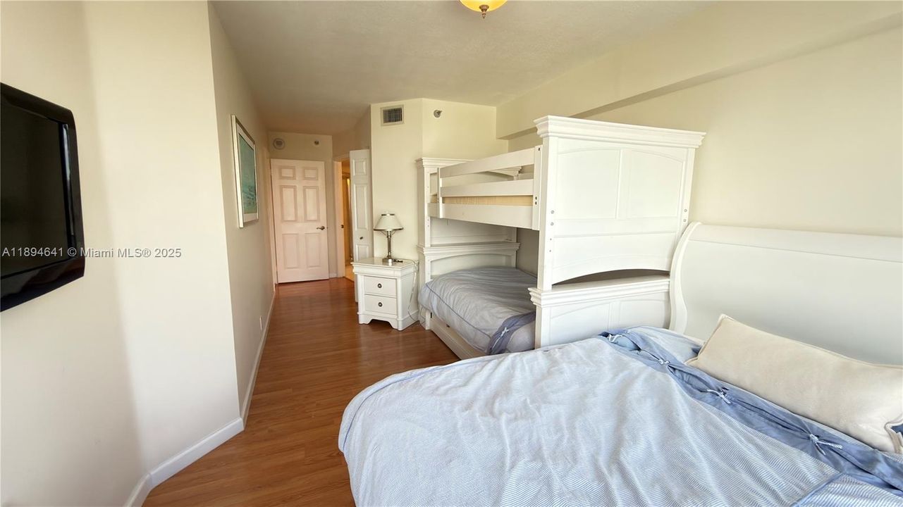 Recently Rented: $3,700 (2 beds, 2 baths, 1365 Square Feet)