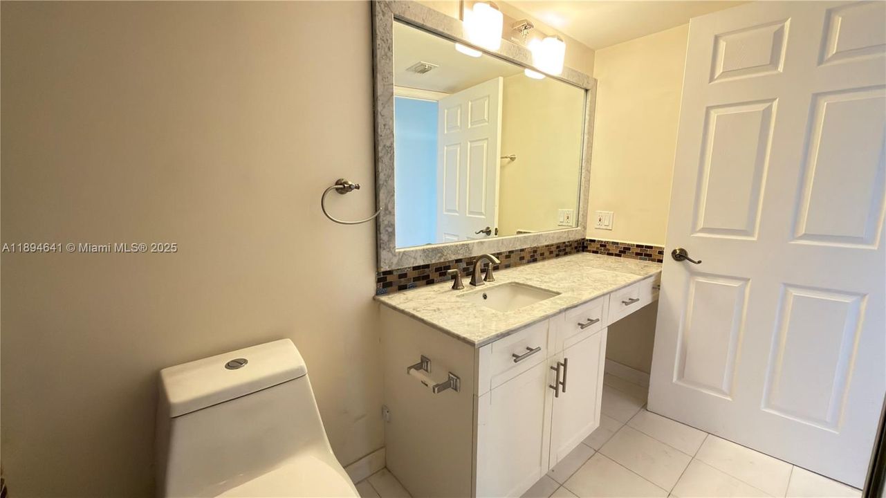 Recently Rented: $3,700 (2 beds, 2 baths, 1365 Square Feet)