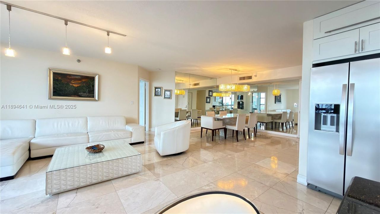 Recently Rented: $3,700 (2 beds, 2 baths, 1365 Square Feet)