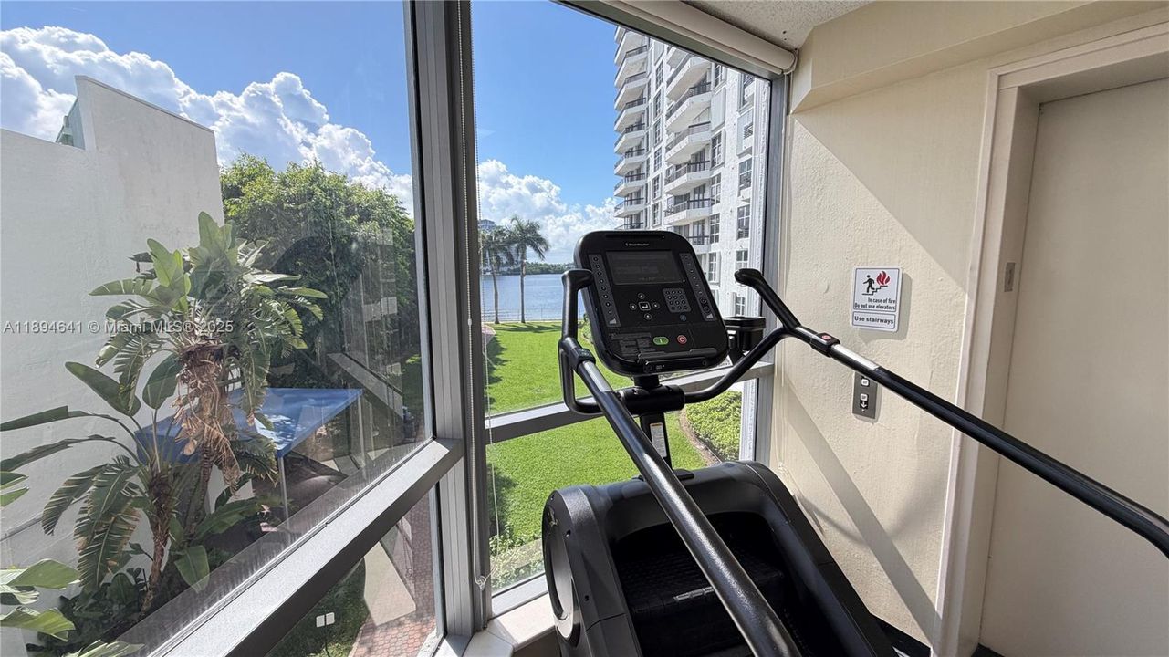 Recently Rented: $3,700 (2 beds, 2 baths, 1365 Square Feet)