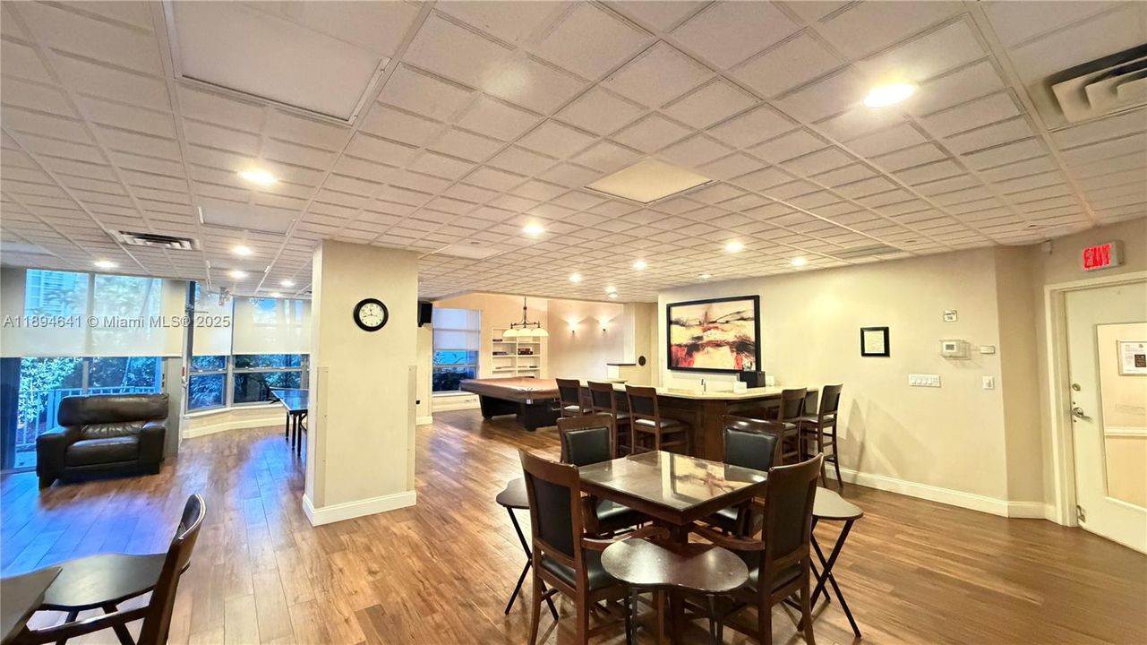 Recently Rented: $3,700 (2 beds, 2 baths, 1365 Square Feet)