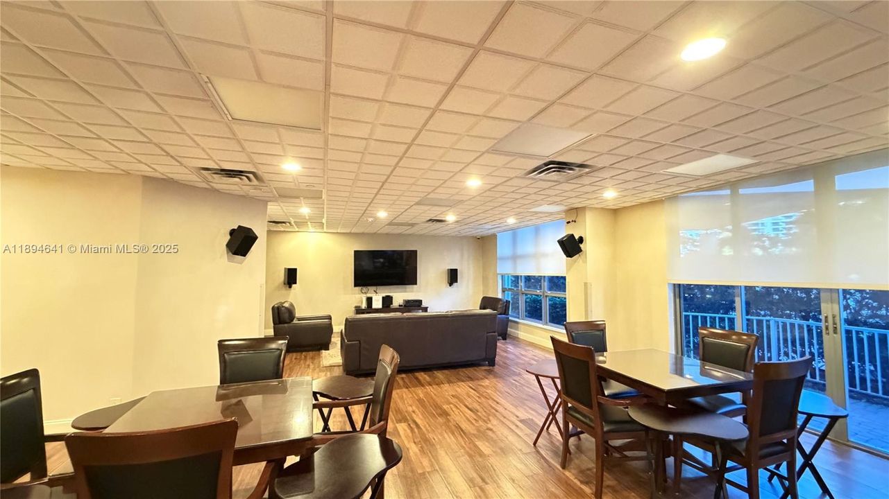 Recently Rented: $3,700 (2 beds, 2 baths, 1365 Square Feet)