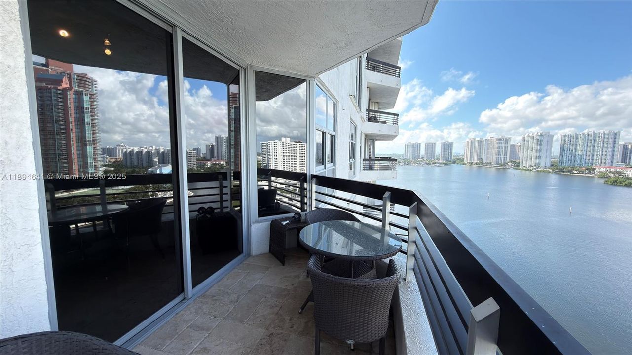 Recently Rented: $3,700 (2 beds, 2 baths, 1365 Square Feet)