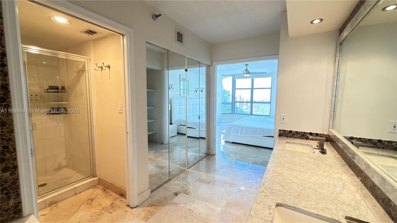 Recently Rented: $3,700 (2 beds, 2 baths, 1365 Square Feet)