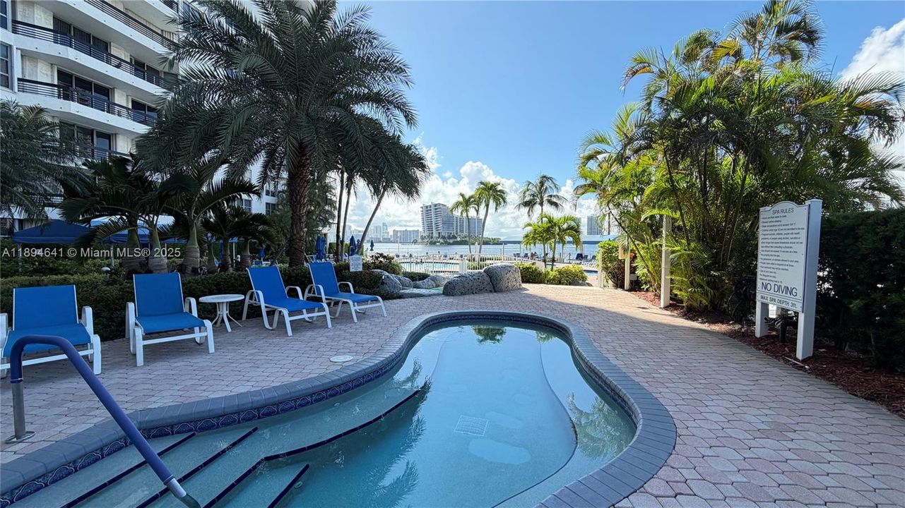 Recently Rented: $3,700 (2 beds, 2 baths, 1365 Square Feet)