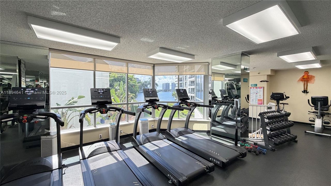 Recently Rented: $3,700 (2 beds, 2 baths, 1365 Square Feet)