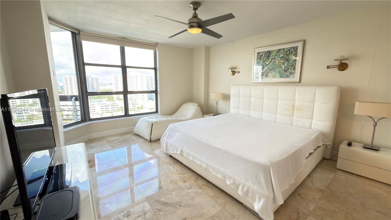 Recently Rented: $3,700 (2 beds, 2 baths, 1365 Square Feet)