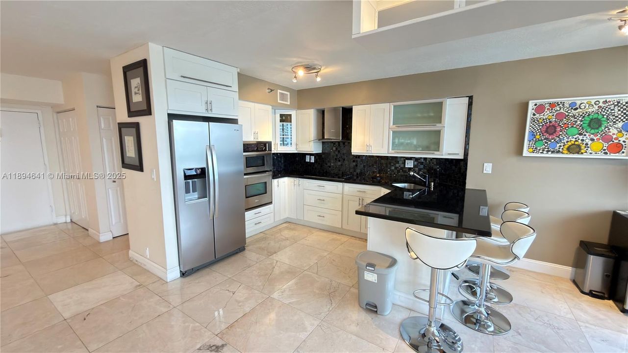 Recently Rented: $3,700 (2 beds, 2 baths, 1365 Square Feet)