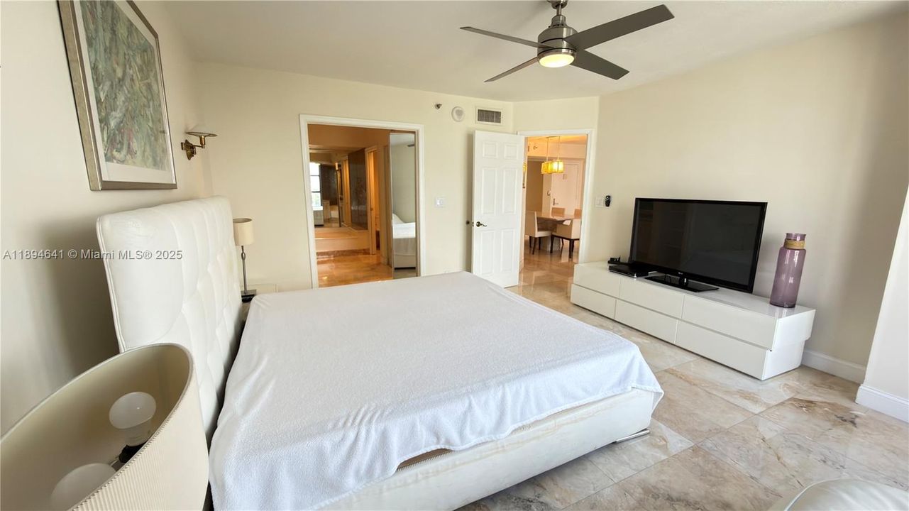 Recently Rented: $3,700 (2 beds, 2 baths, 1365 Square Feet)