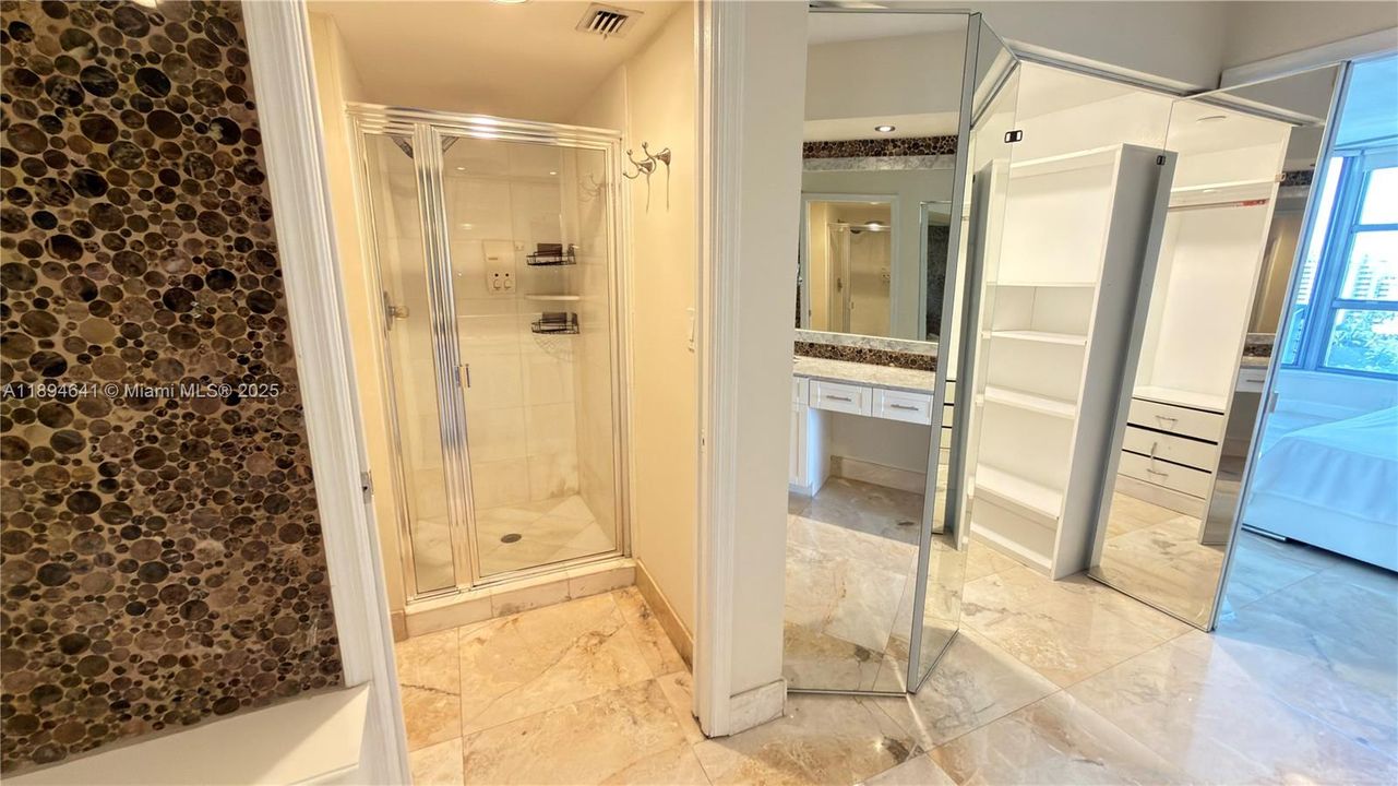 Recently Rented: $3,700 (2 beds, 2 baths, 1365 Square Feet)