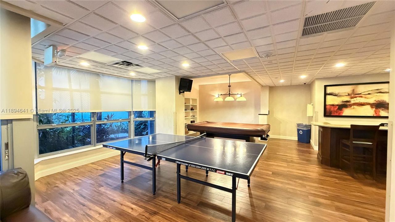 Recently Rented: $3,700 (2 beds, 2 baths, 1365 Square Feet)