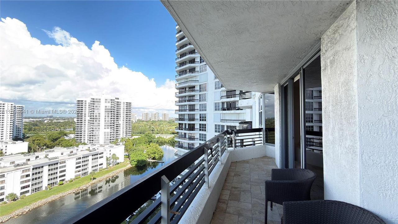 Recently Rented: $3,700 (2 beds, 2 baths, 1365 Square Feet)