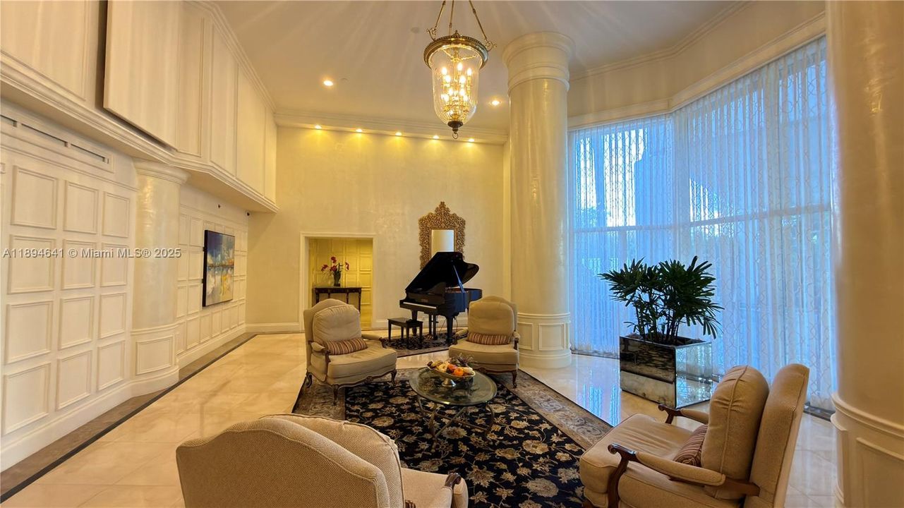 Recently Rented: $3,700 (2 beds, 2 baths, 1365 Square Feet)