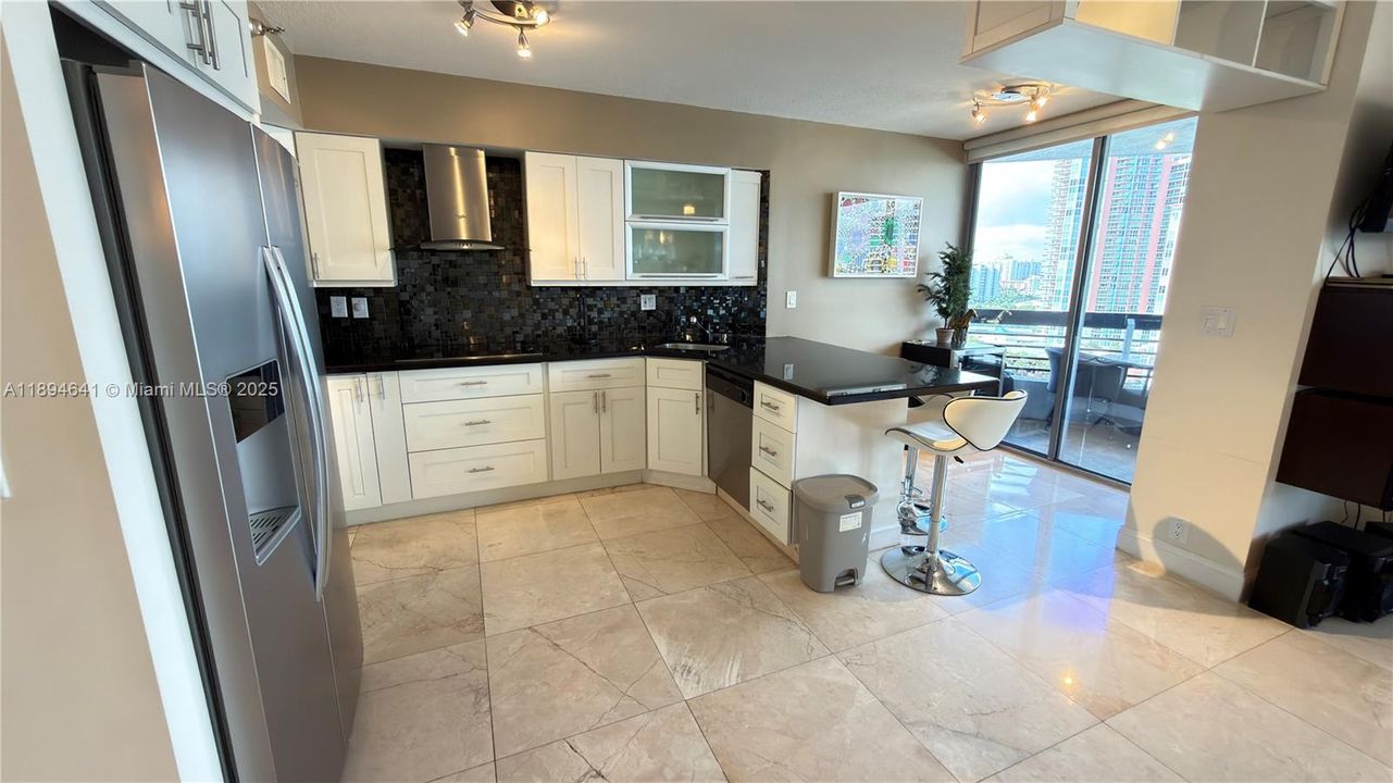 Recently Rented: $3,700 (2 beds, 2 baths, 1365 Square Feet)