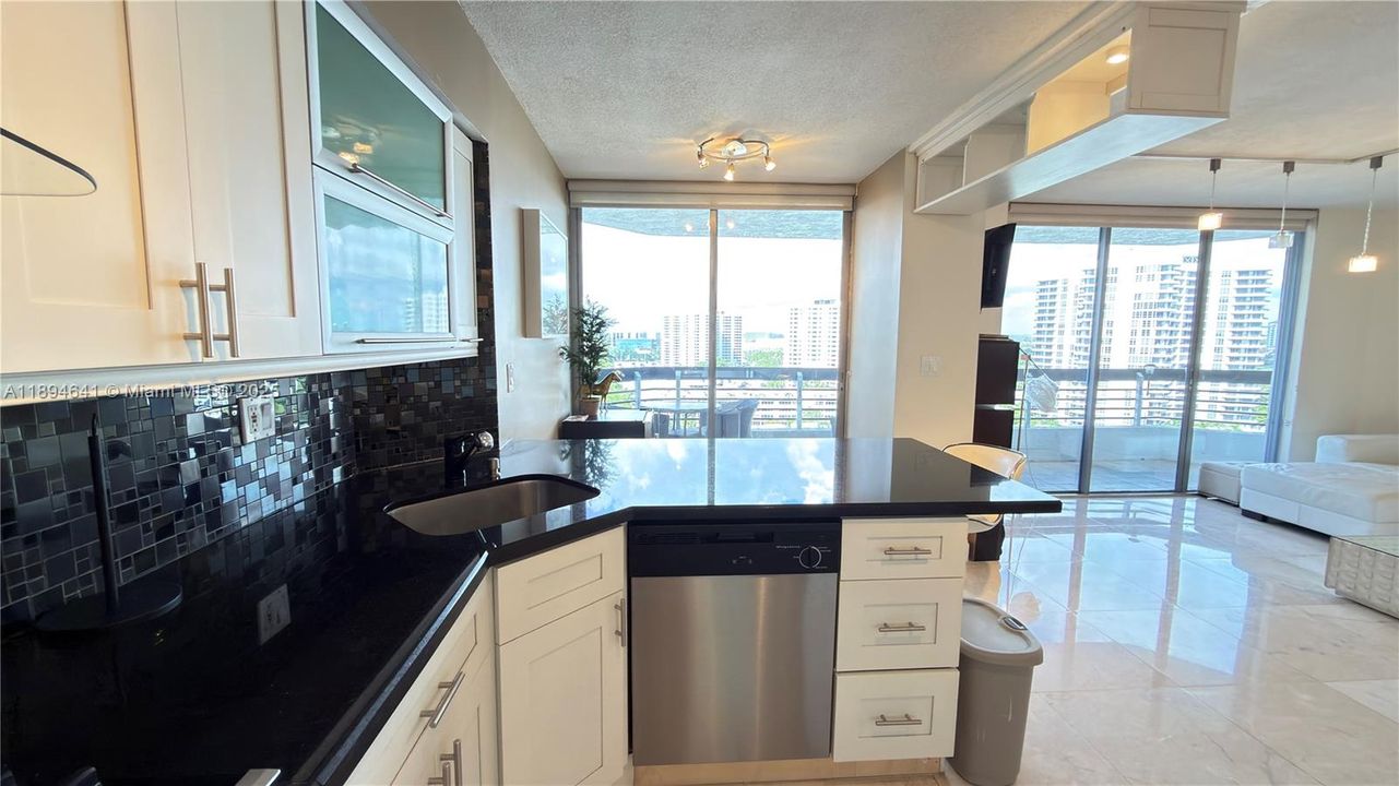 Recently Rented: $3,700 (2 beds, 2 baths, 1365 Square Feet)