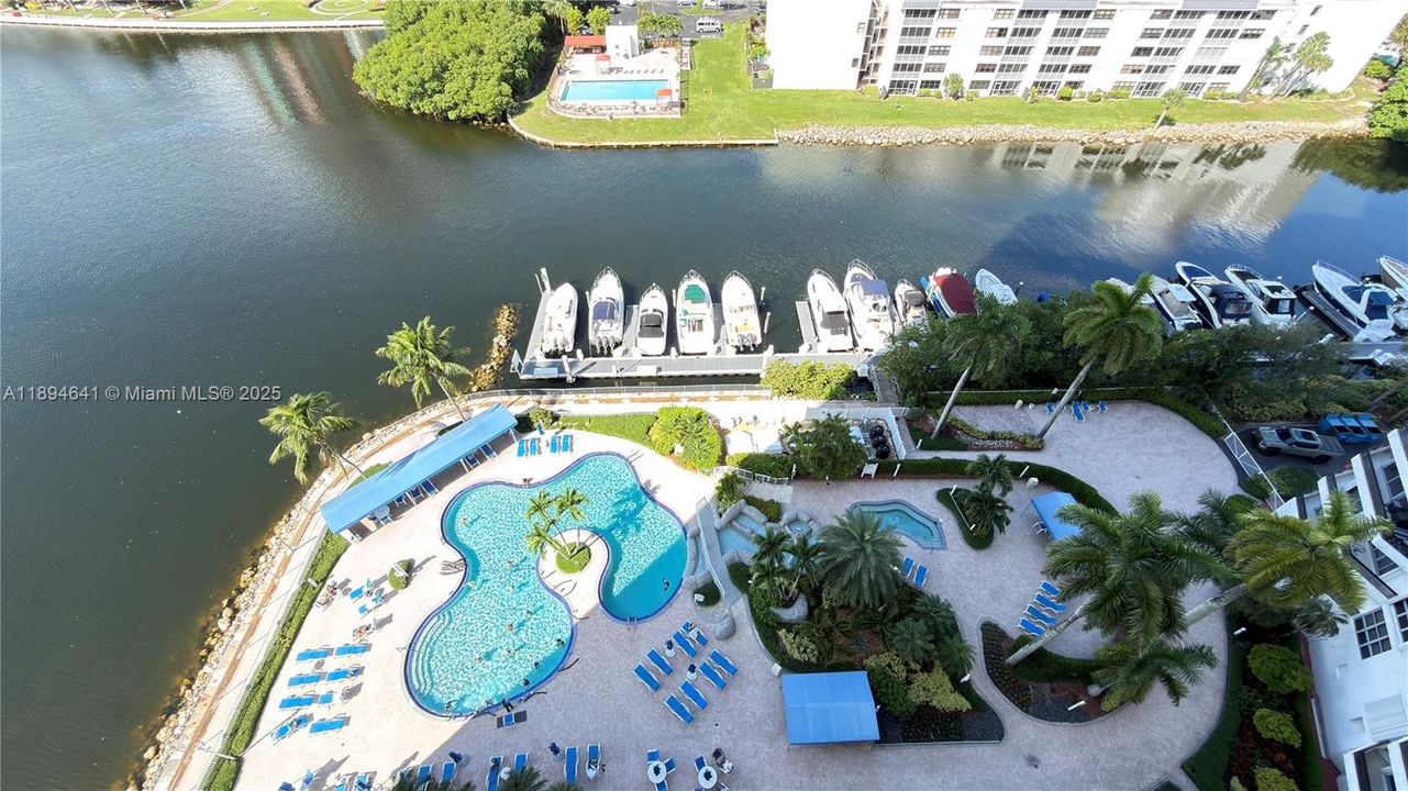 Recently Rented: $3,700 (2 beds, 2 baths, 1365 Square Feet)