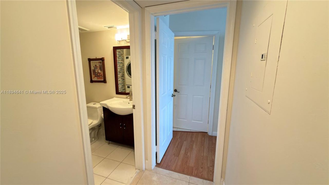 Recently Rented: $3,700 (2 beds, 2 baths, 1365 Square Feet)