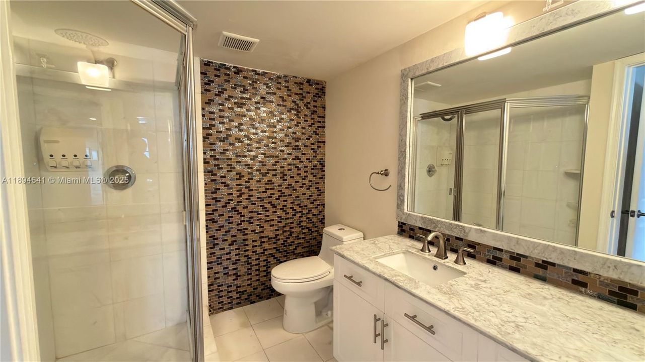 Recently Rented: $3,700 (2 beds, 2 baths, 1365 Square Feet)