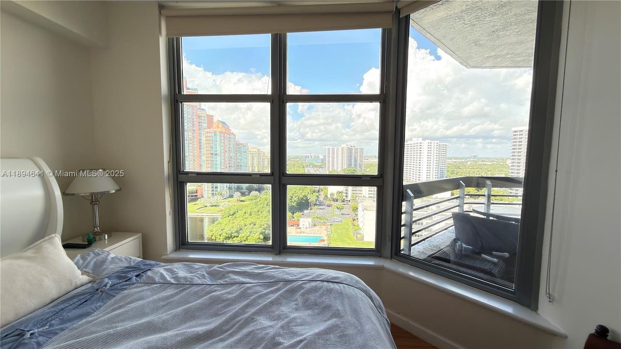 Recently Rented: $3,700 (2 beds, 2 baths, 1365 Square Feet)