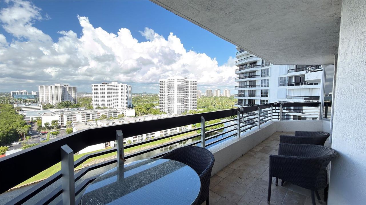 Recently Rented: $3,700 (2 beds, 2 baths, 1365 Square Feet)