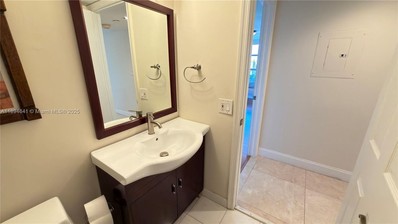 Recently Rented: $3,700 (2 beds, 2 baths, 1365 Square Feet)