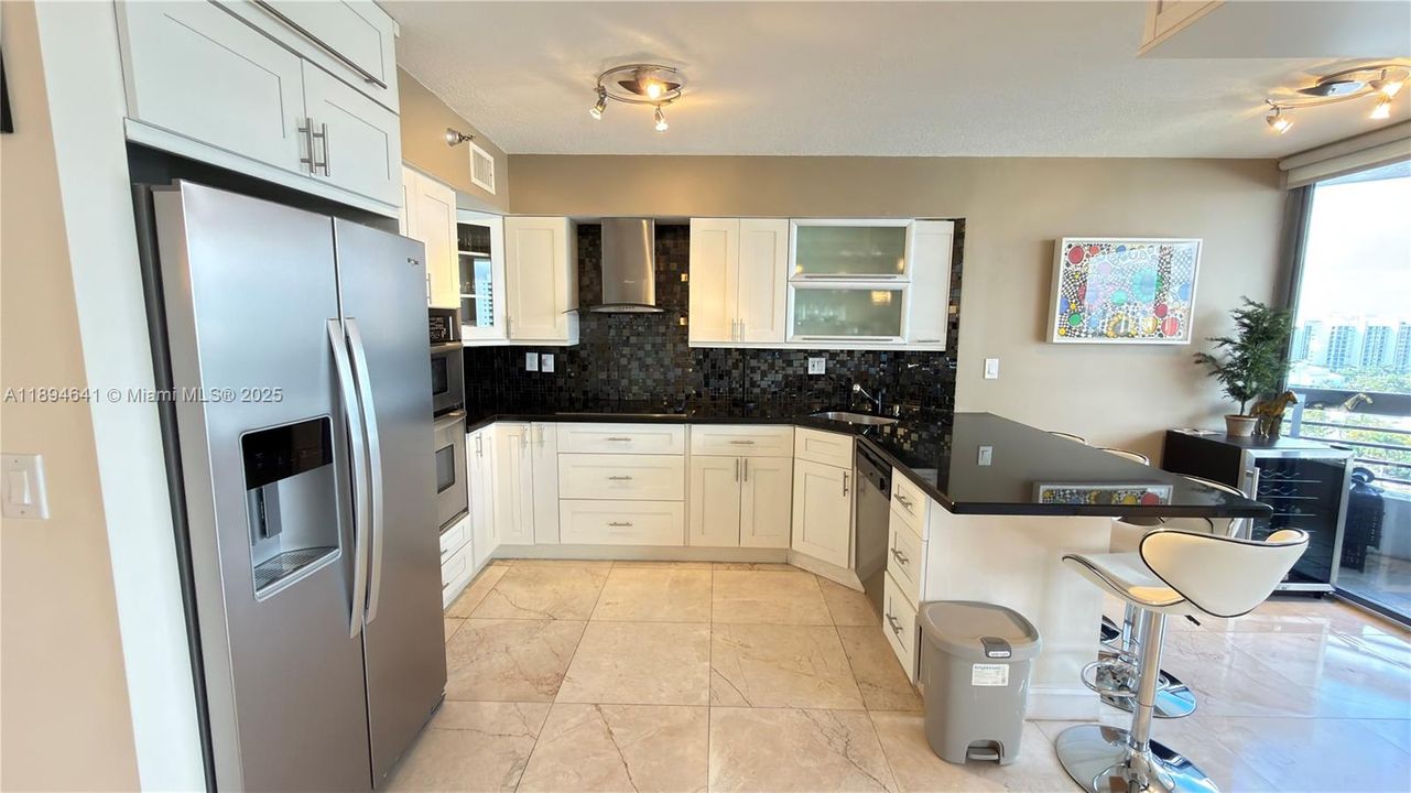 Recently Rented: $3,700 (2 beds, 2 baths, 1365 Square Feet)